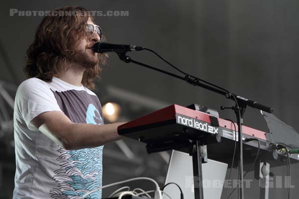 MINUS THE BEAR - 2010-08-27 - SAINT CLOUD - Domaine National - Scene de la Cascade - 